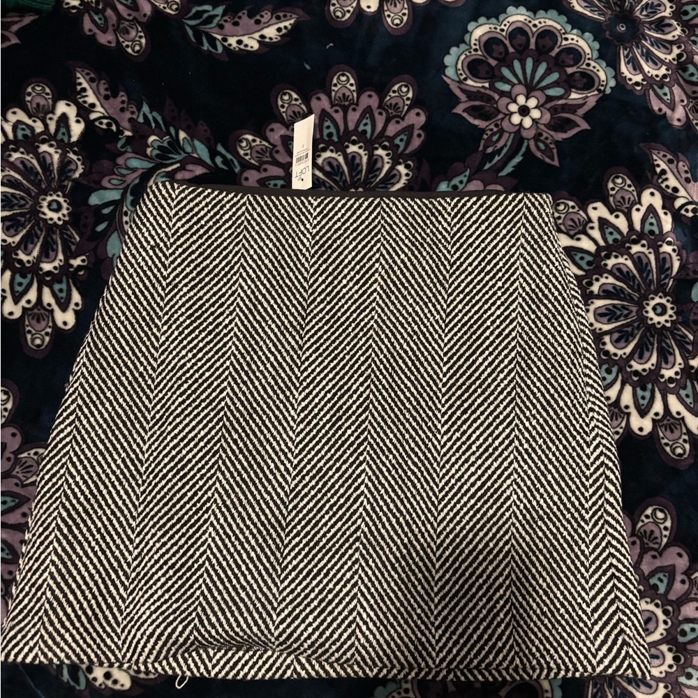 Loft black and white skirt size 8 NWT